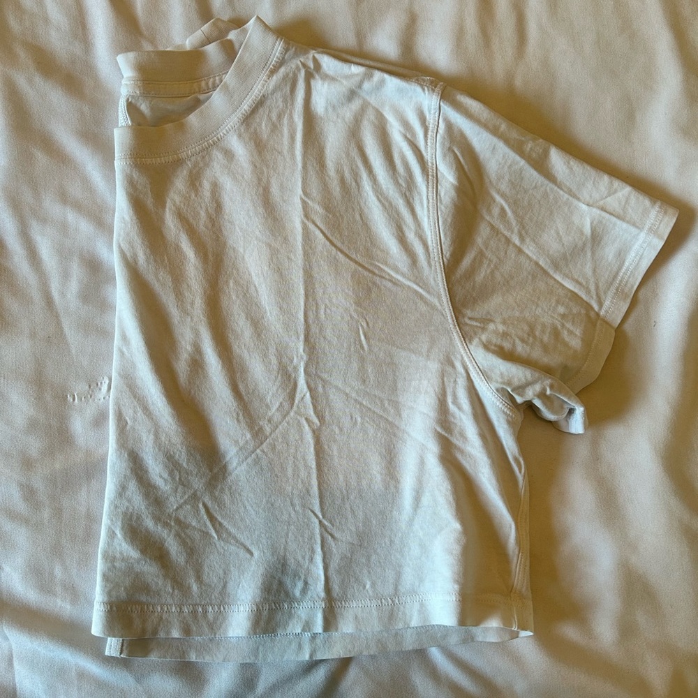Super cute lululemon cropped t-shirt!